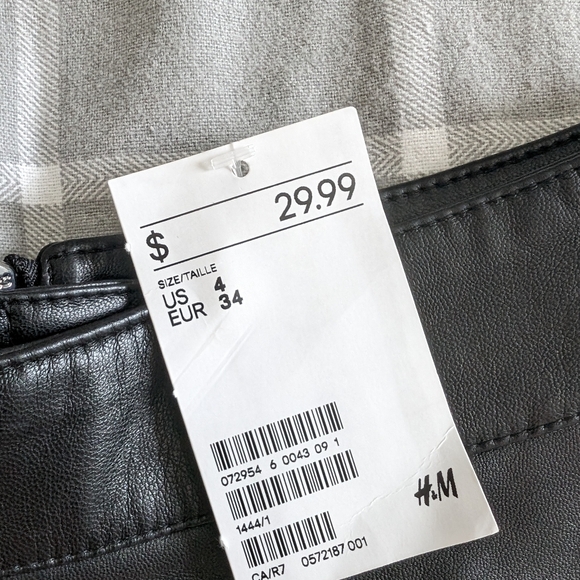 H&M Short Faux Leather Skirt Size 4 NWT - Picture 4 of 4
